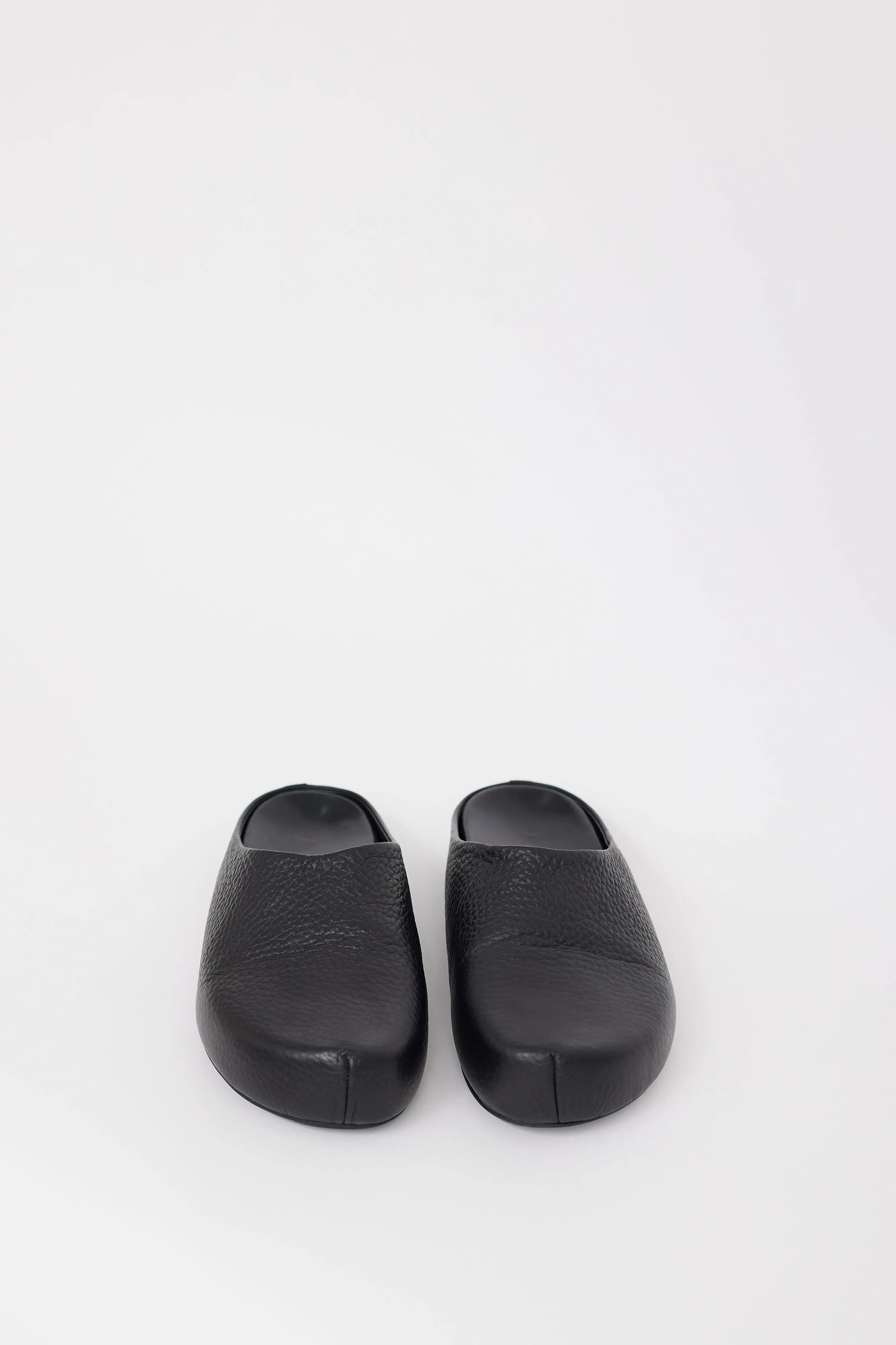 Black Leather Fussbett Clog